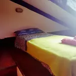 Large 3 Flat Rialto דירה *