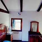 Large 3 Flat Rialto דירה *