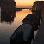 Large 3 Flat Rialto *