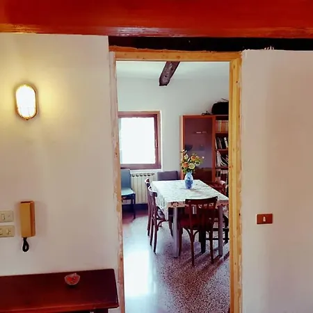 Large 3 Flat Rialto דירה