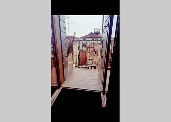 Large 3 Flat Rialto *