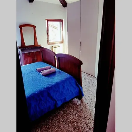 Large 3 Flat Rialto