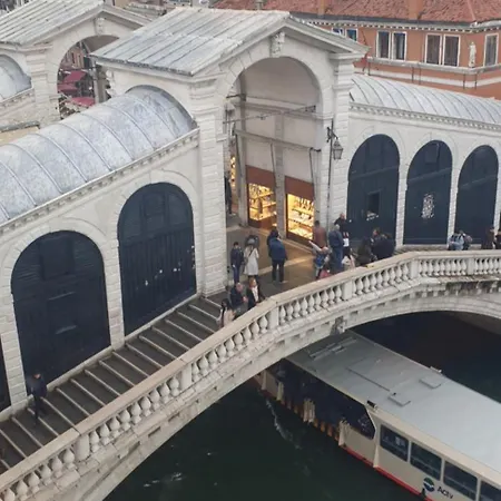 Large 3 Flat Rialto Apartman *
