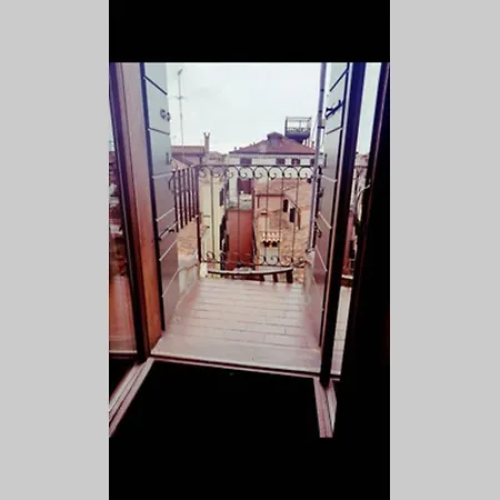 Large 3 Flat Rialto *